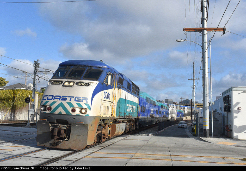 Coaster F59PHI 3001 leads northbound Coaster Train 641 across